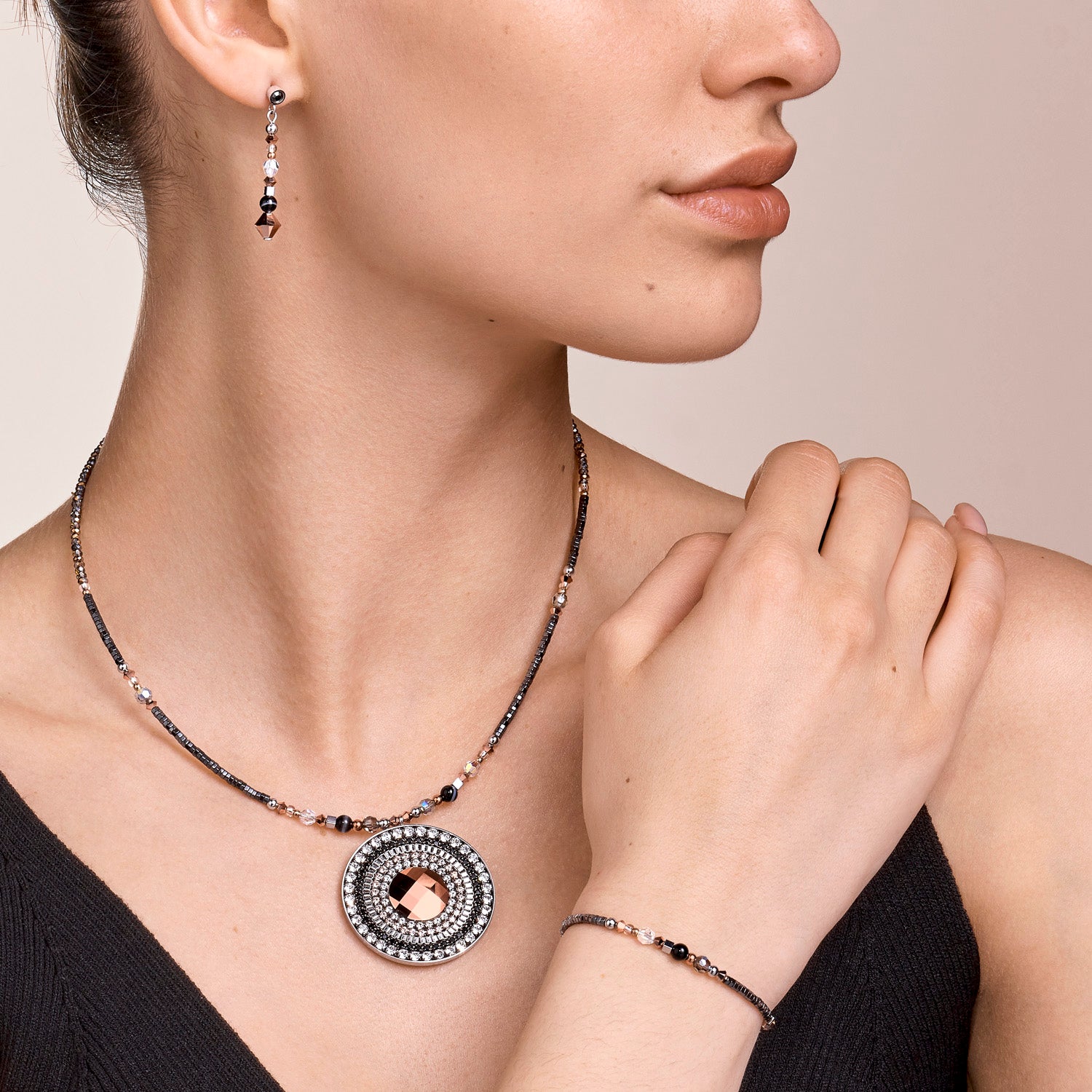 Necklace Amulet small  Crystals  & striped onyx grey-crystal