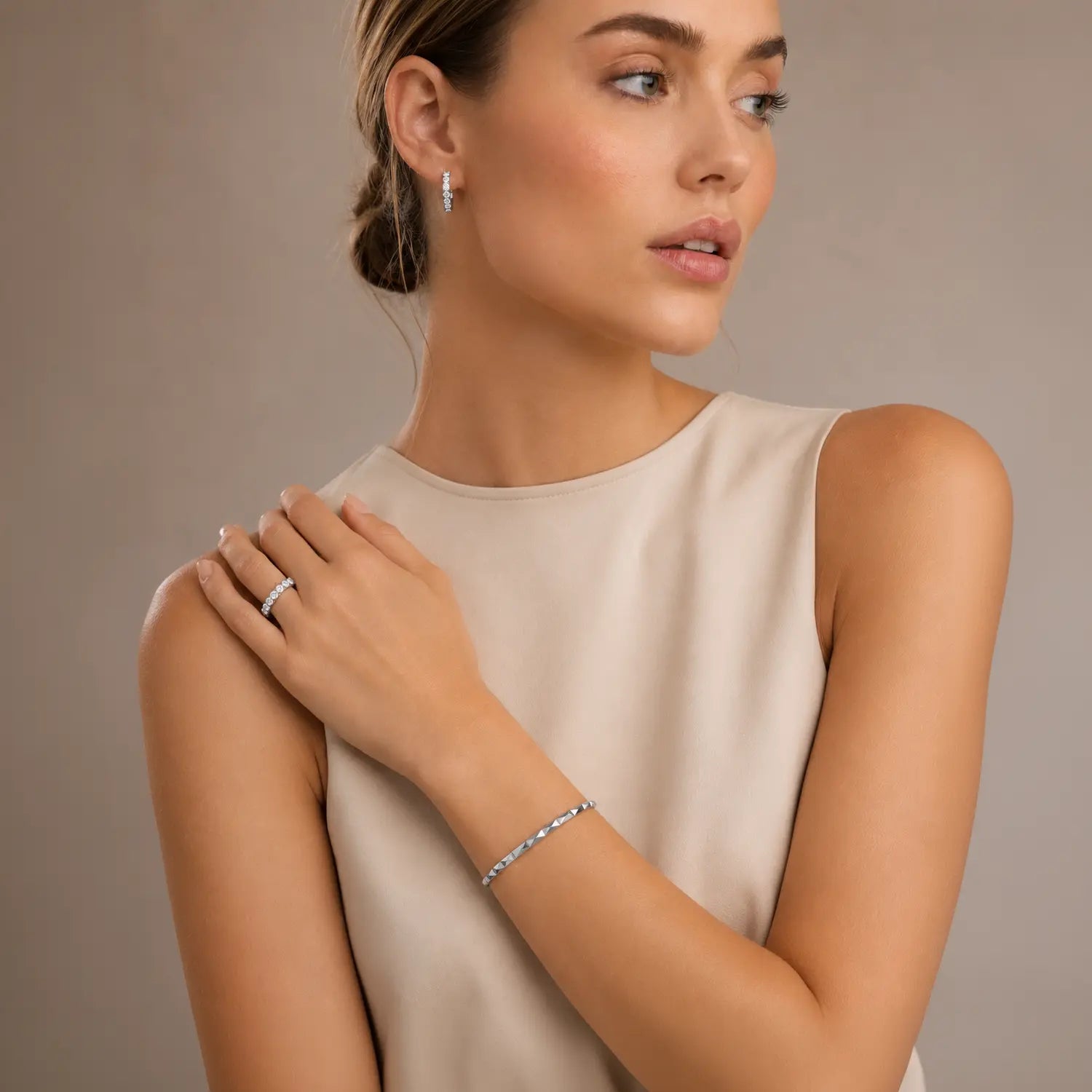 COEUR DE LION Open Spikes Bangle Silver – on model