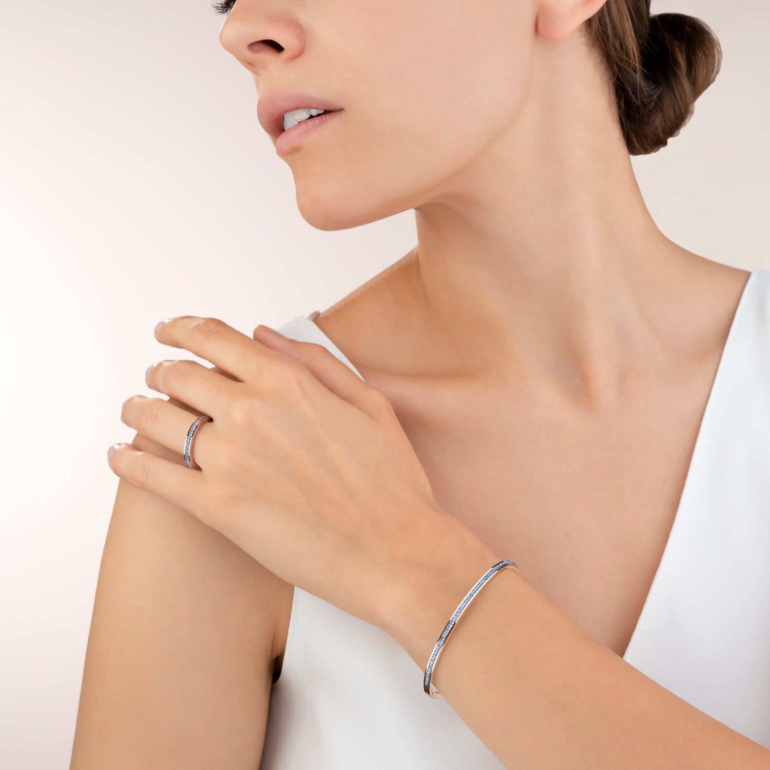 Bangle slim stainless steel rose gold & crystals pavé light blue