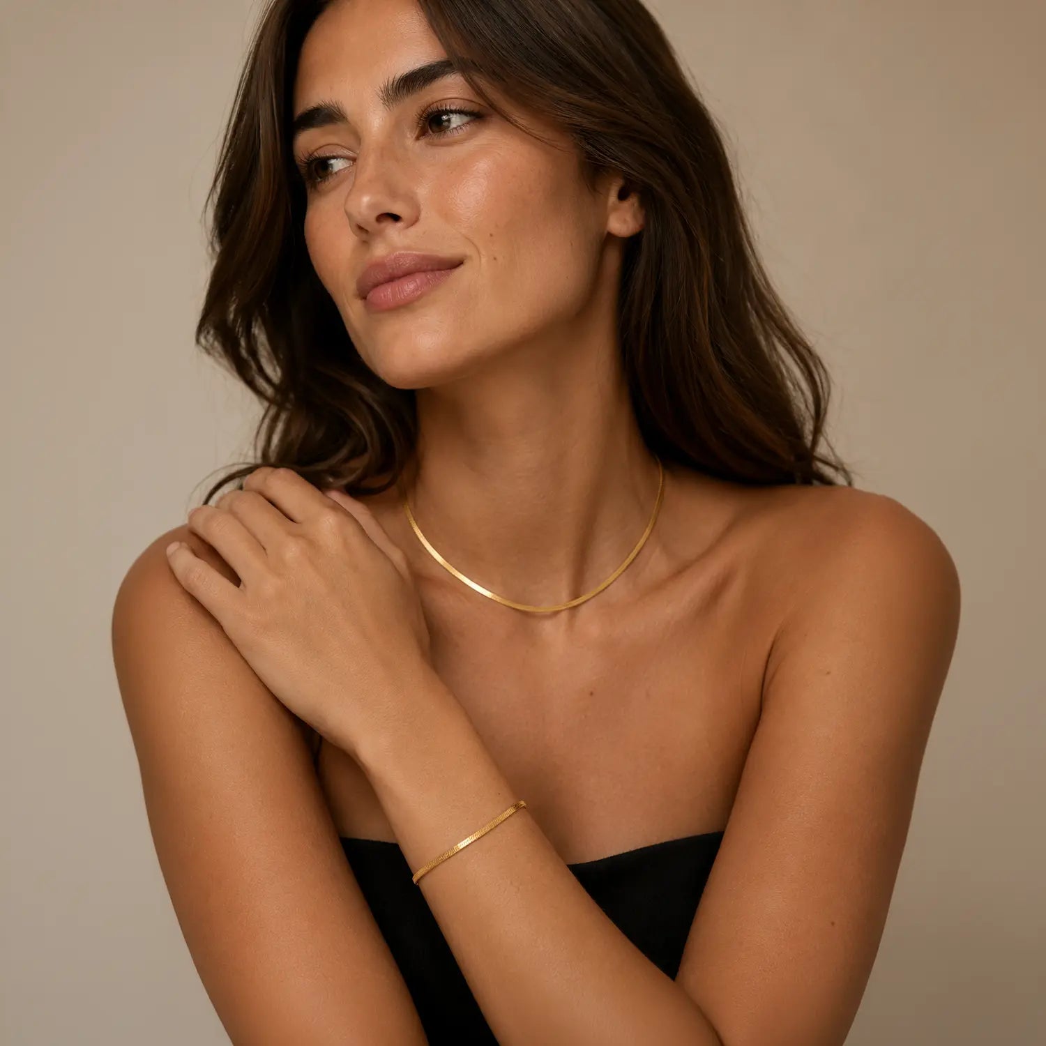 COEUR DE LION Flat Snake Chain Bracelet Gold – on model