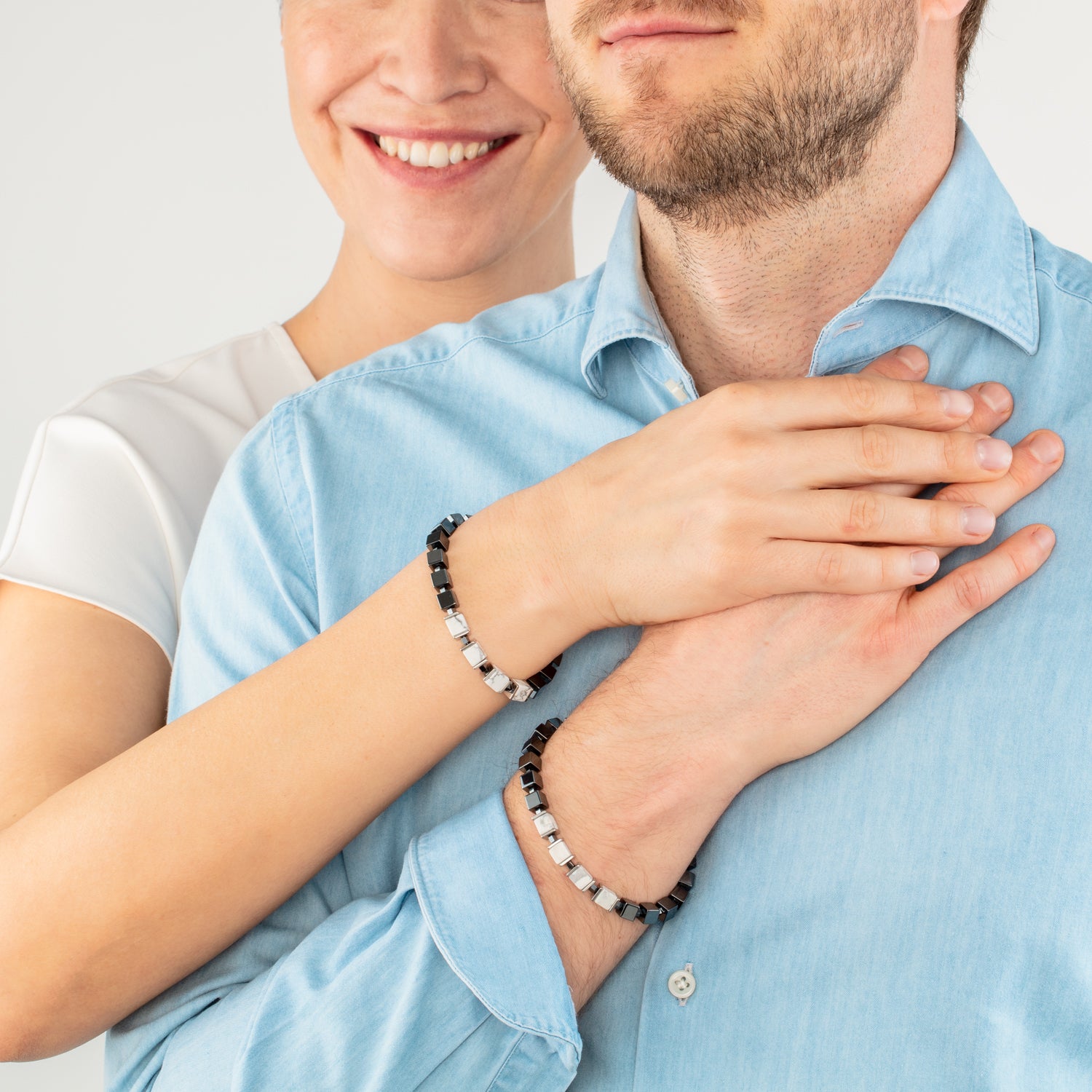 Unisex bracelet precious cubes white