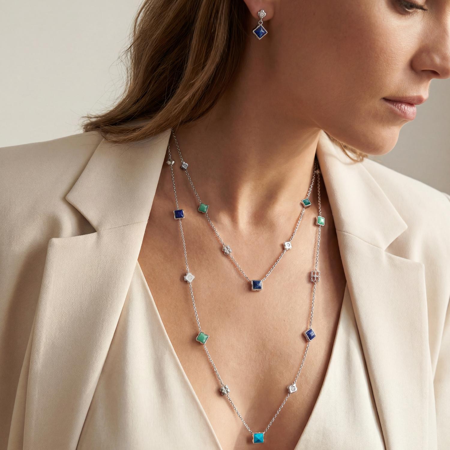 COEUR DE LION STATION Collection necklace long silver-blue – on model
