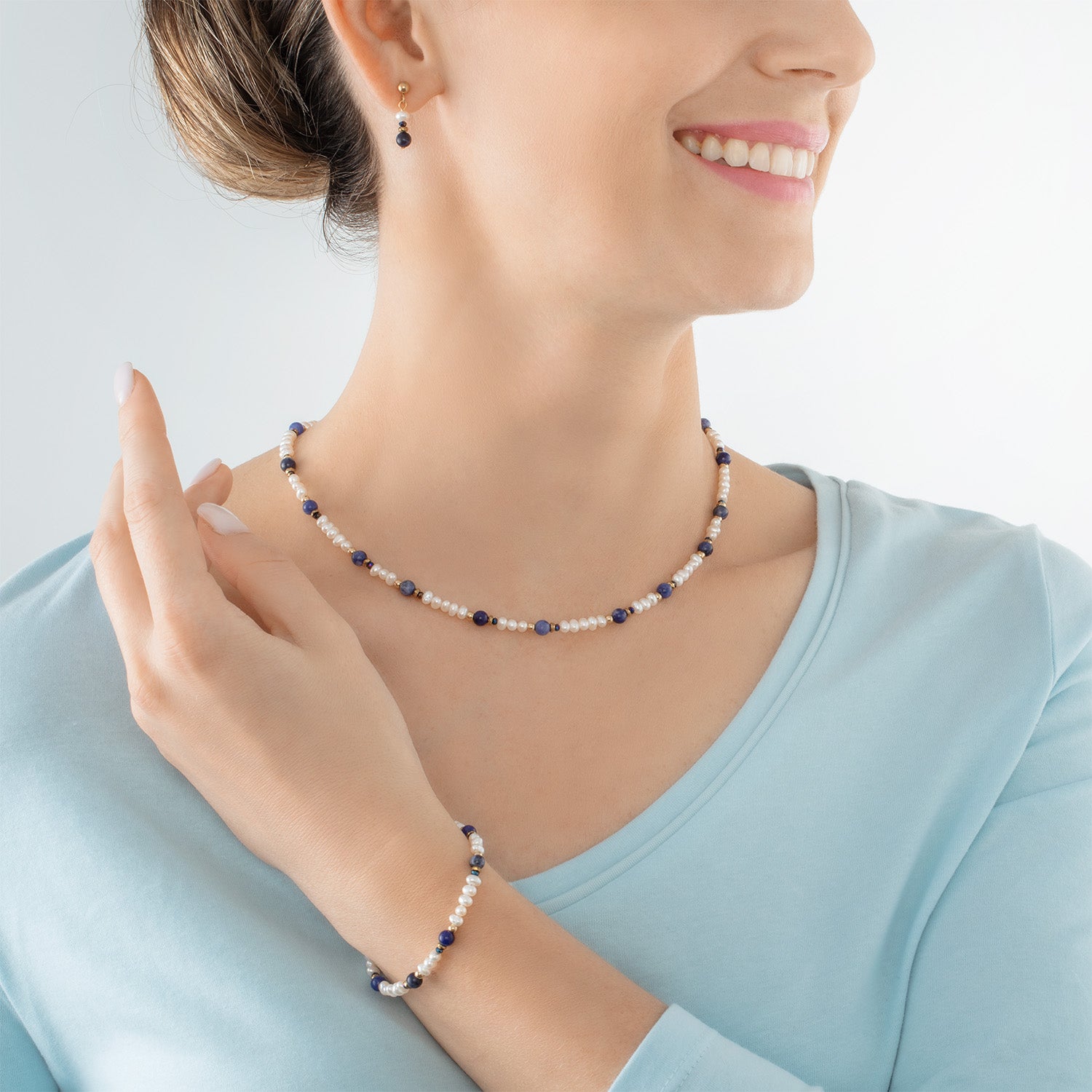 Bracelet Flow Freshwater Pearls & Sodalite gold