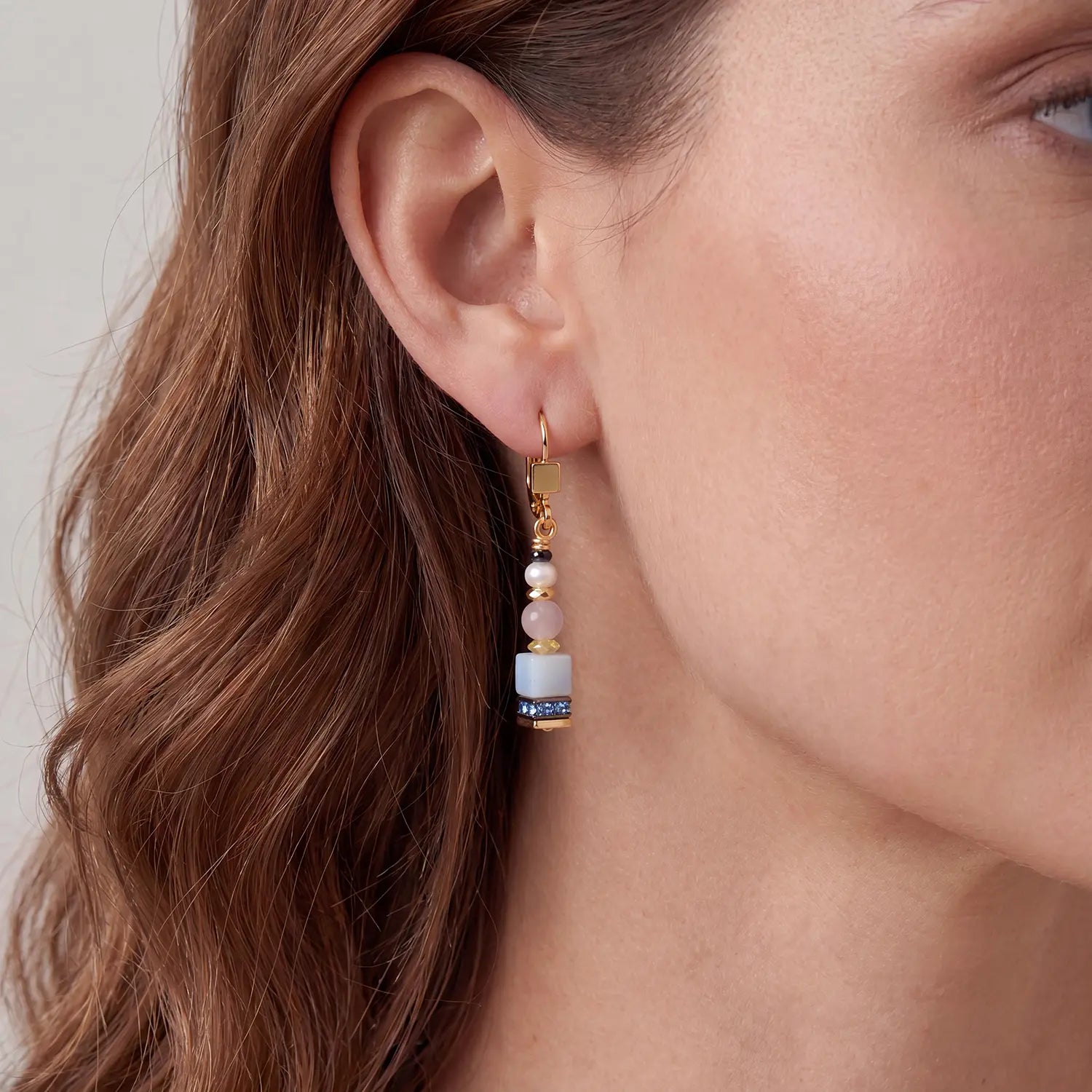 COEUR DE LION Drop Earrings Atelier Azur Gold – on model