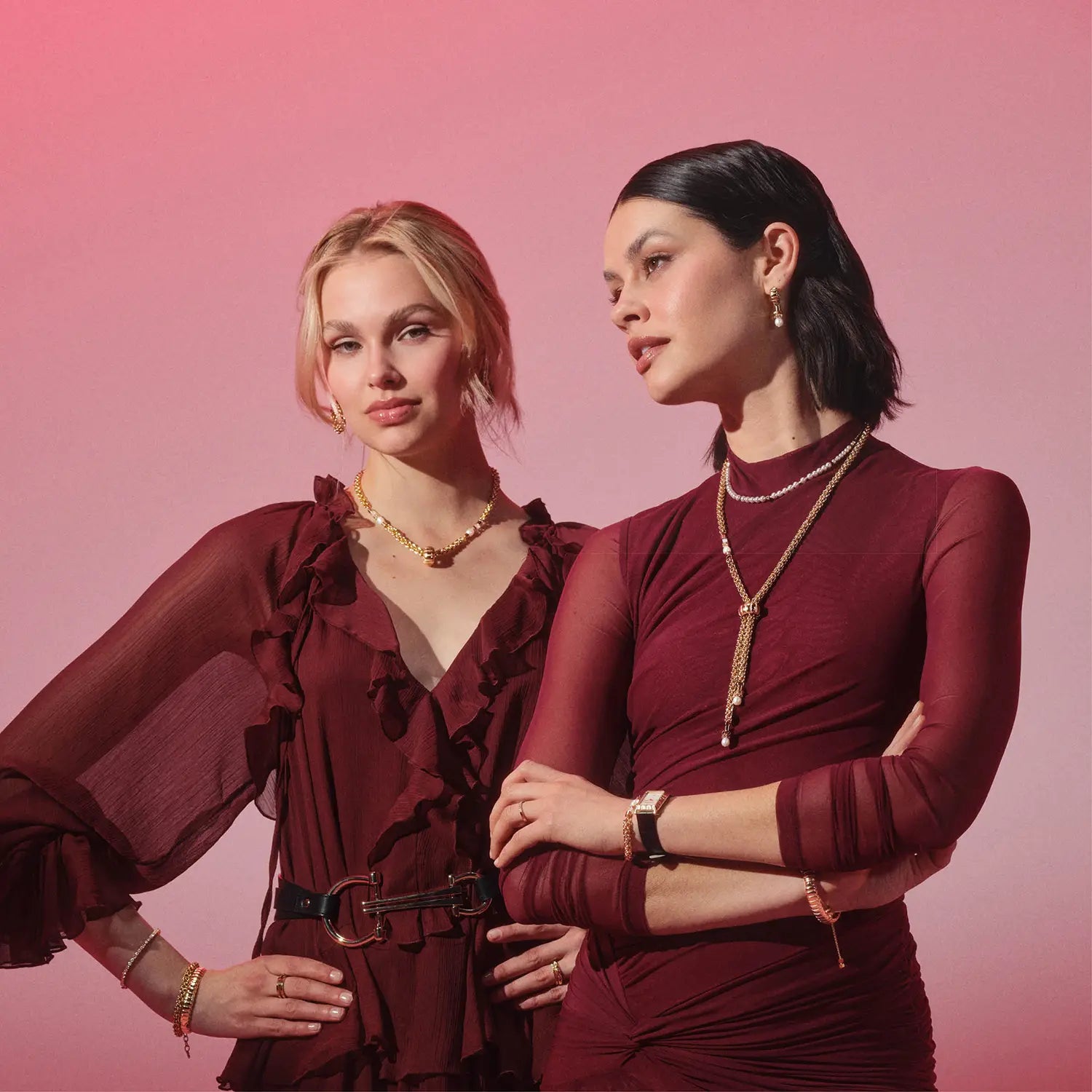 COEUR DE LION Structure Necklace Gold – on model