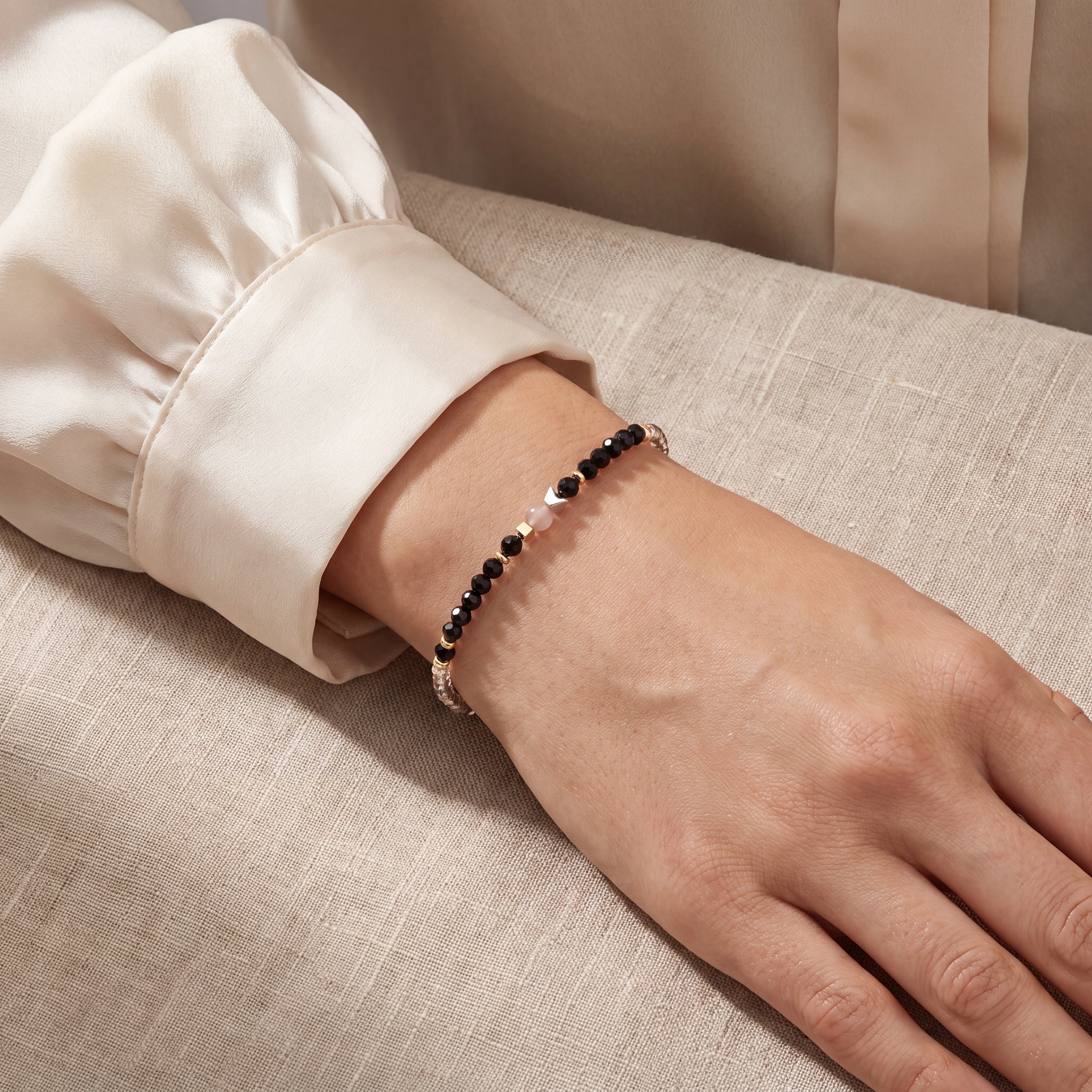 COEUR DE LION Bracelet Amulet Modern Future Gold-Black – on model