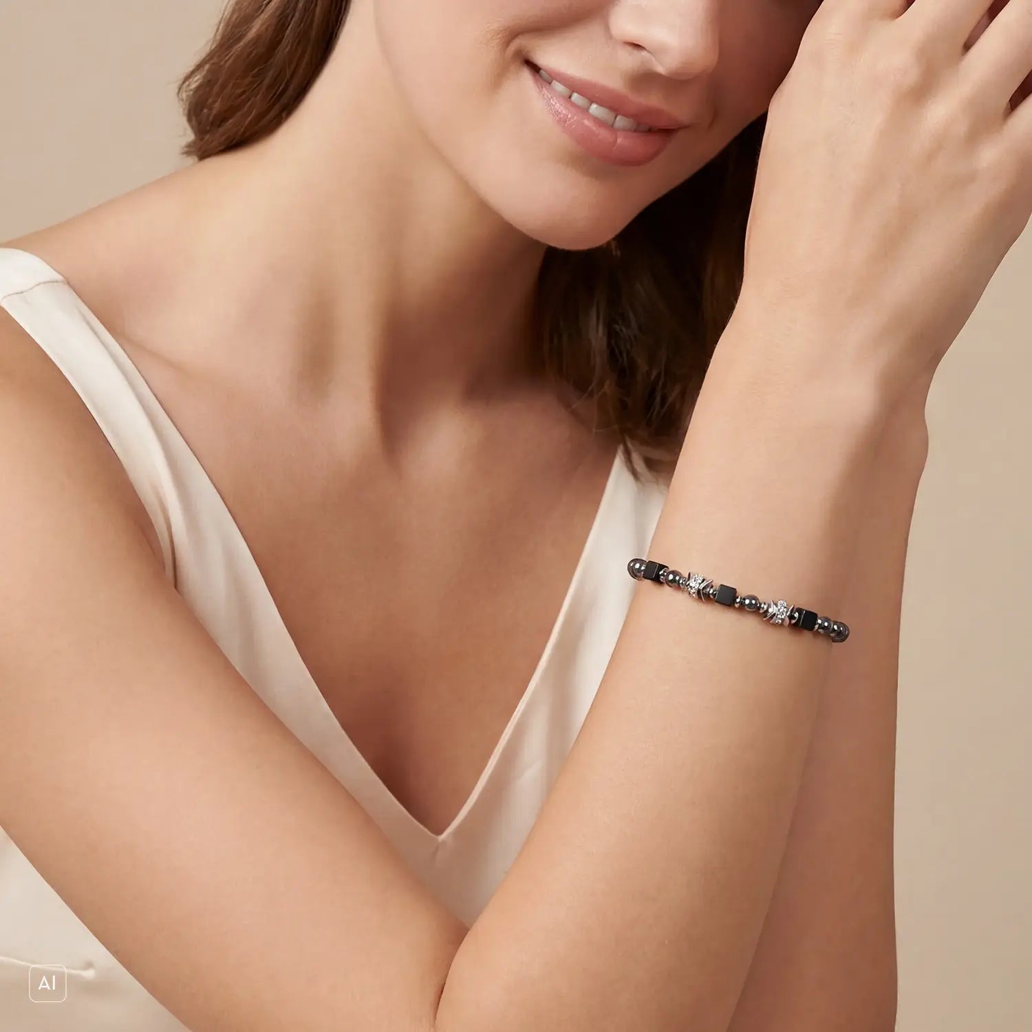 COEUR DE LION Beads & Pearls Spike Bracelet Anthracite – on model
