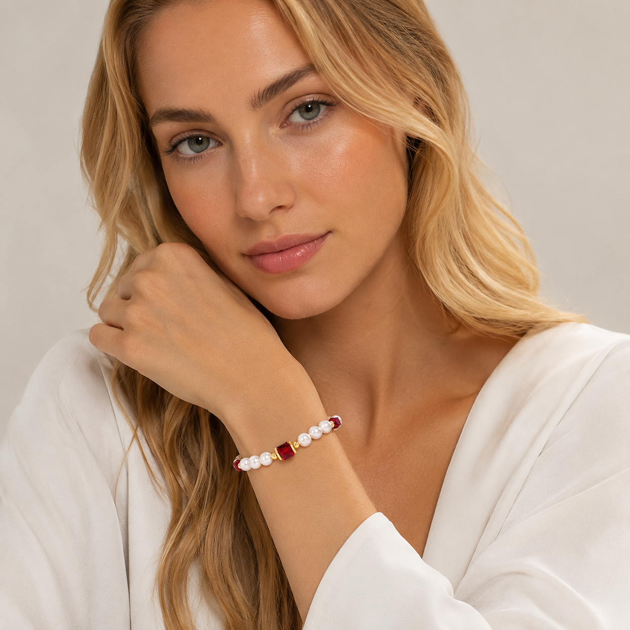 COEUR DE LION Cocktail Pearls Bracelet Ruby – on model