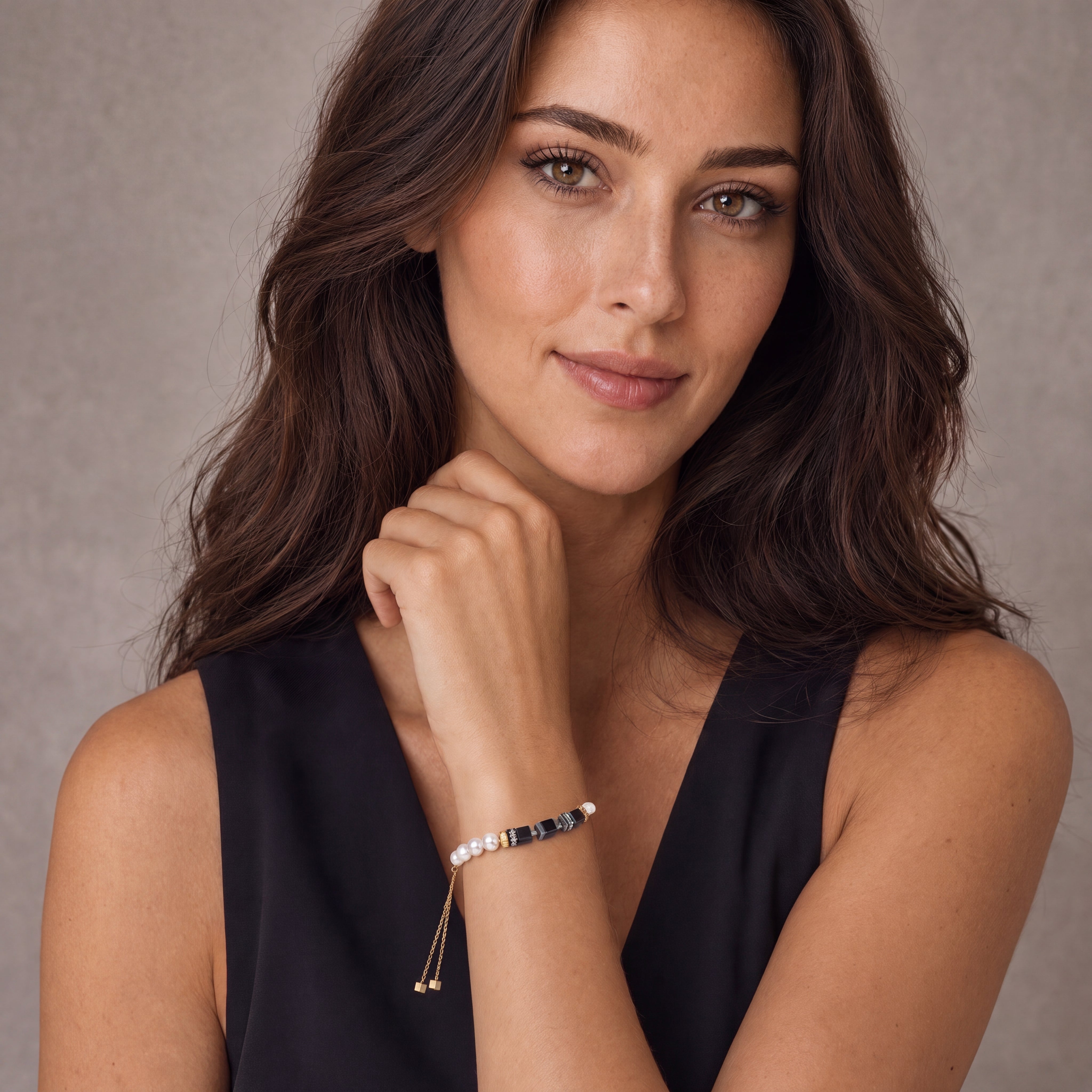 COEUR DE LION Precious Fusion Offset Slider Bracelet Onyx – on model