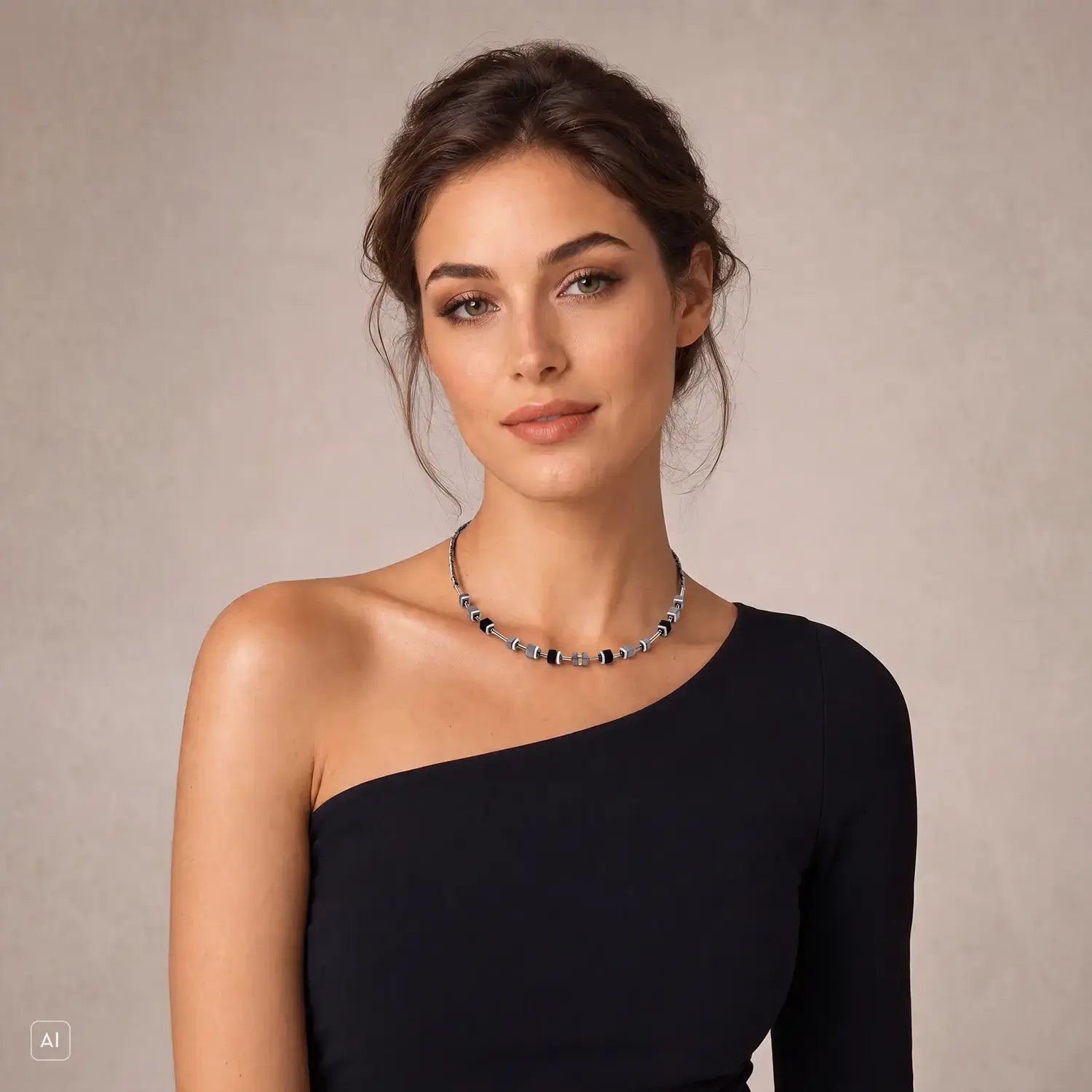 COEUR DE LION Cube Eclipse Necklace Onyx – on model