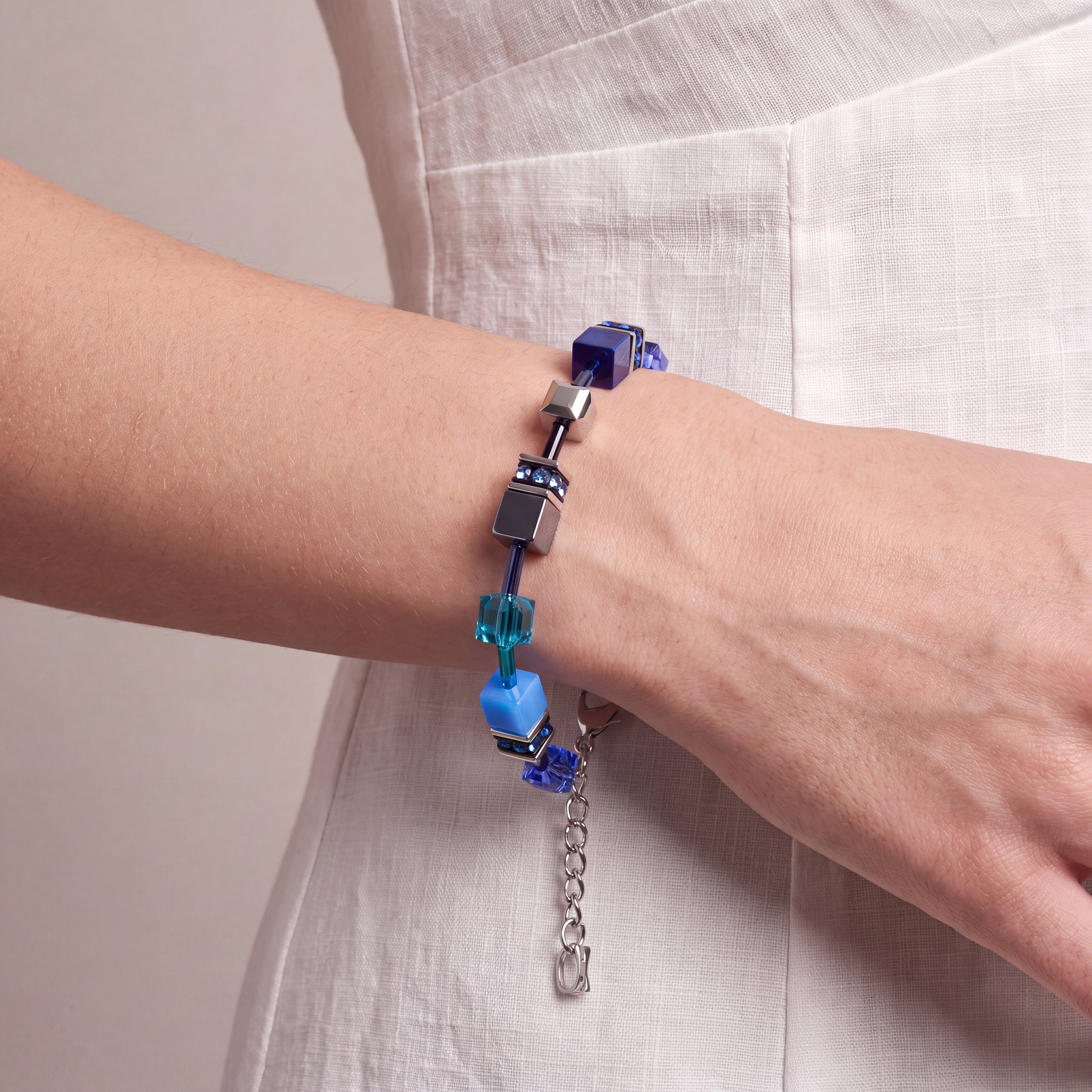 COEUR DE LION GeoCUBE® Iconic Bracelet Azure Spirit Silver – on model