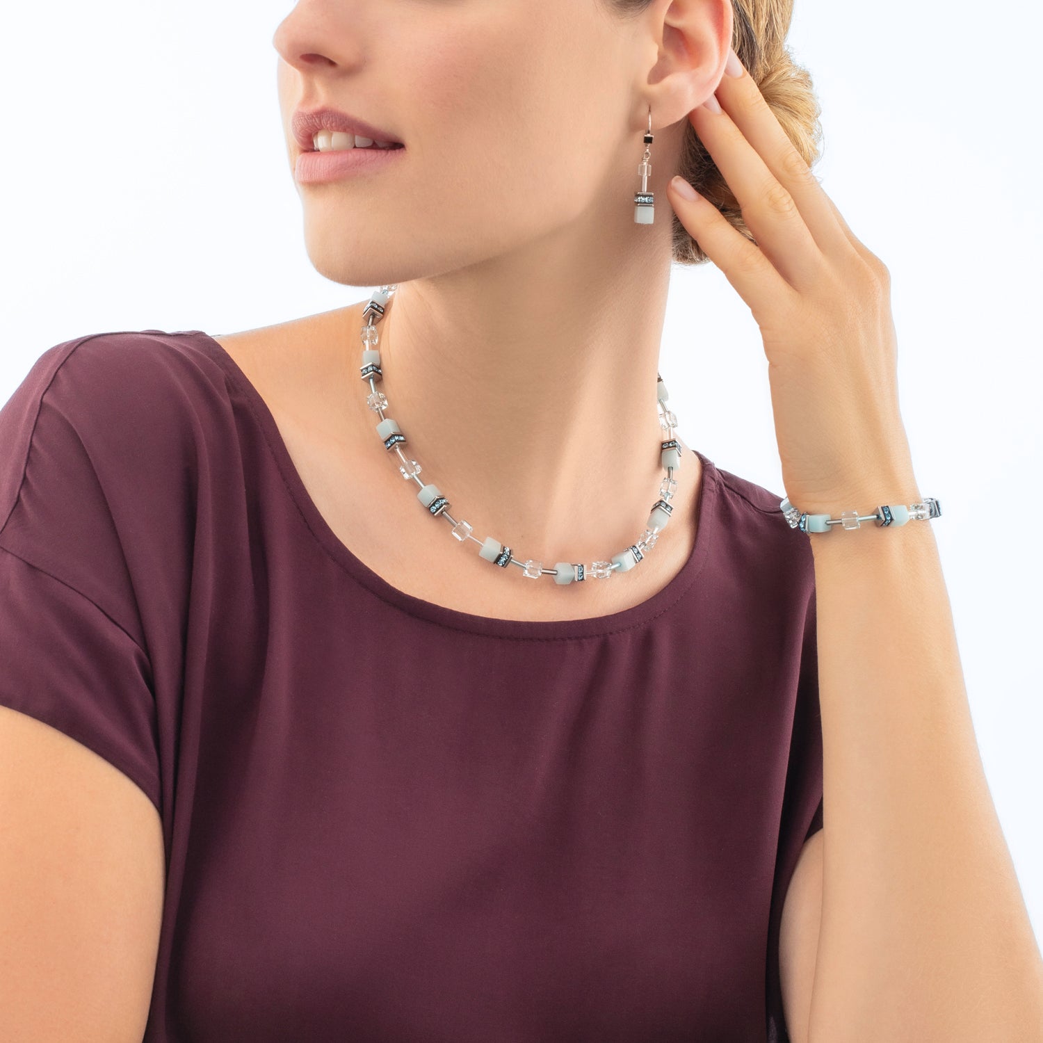 GeoCUBE® Iconic Mono Gold earrings ice blue