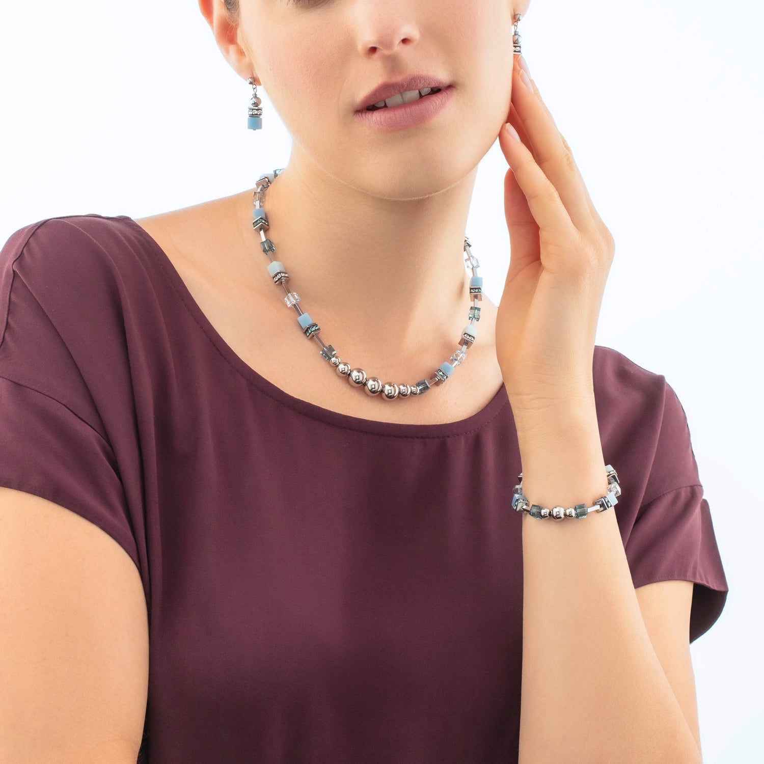 GeoCUBE® Fusion Spheres earrings ice blue