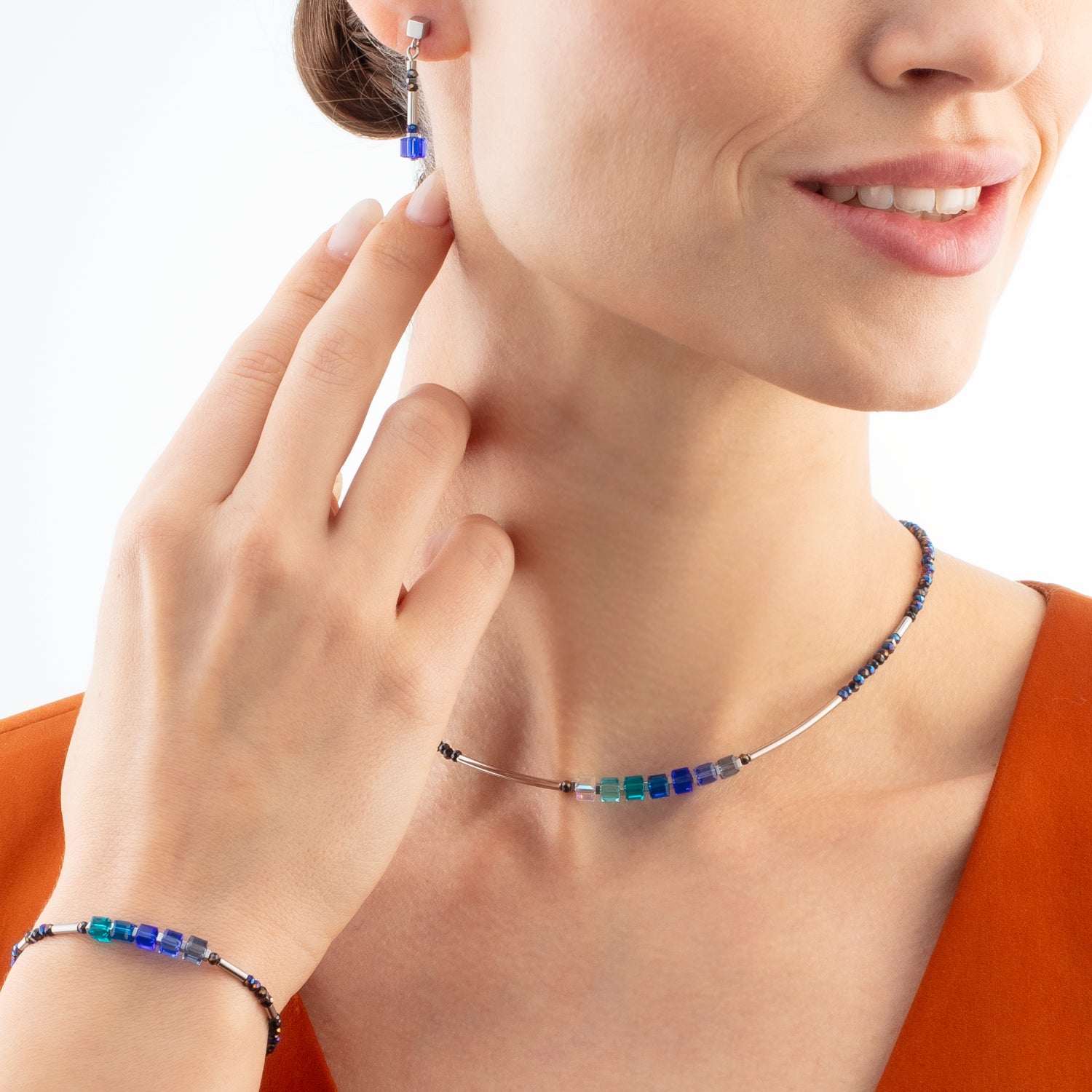 Cube Story Minimalistic Sparkling earrings blue