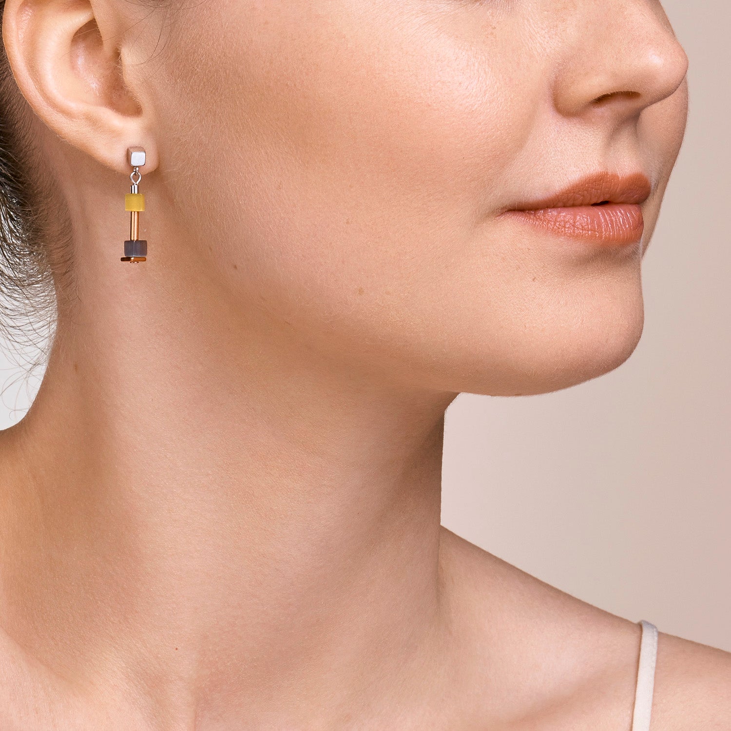 Earrings GeoCUBE® fine pastel beige-olive