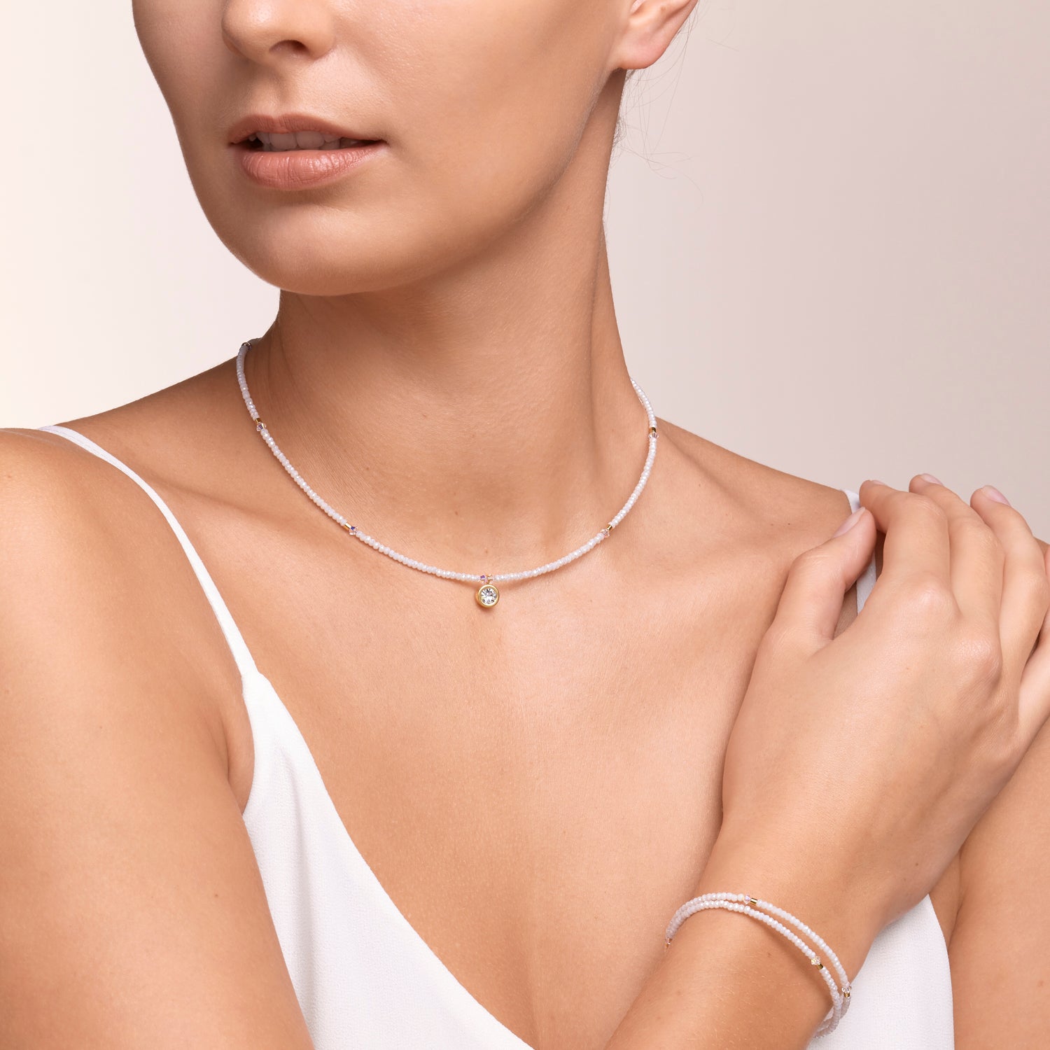 Necklace small crystal gold & white