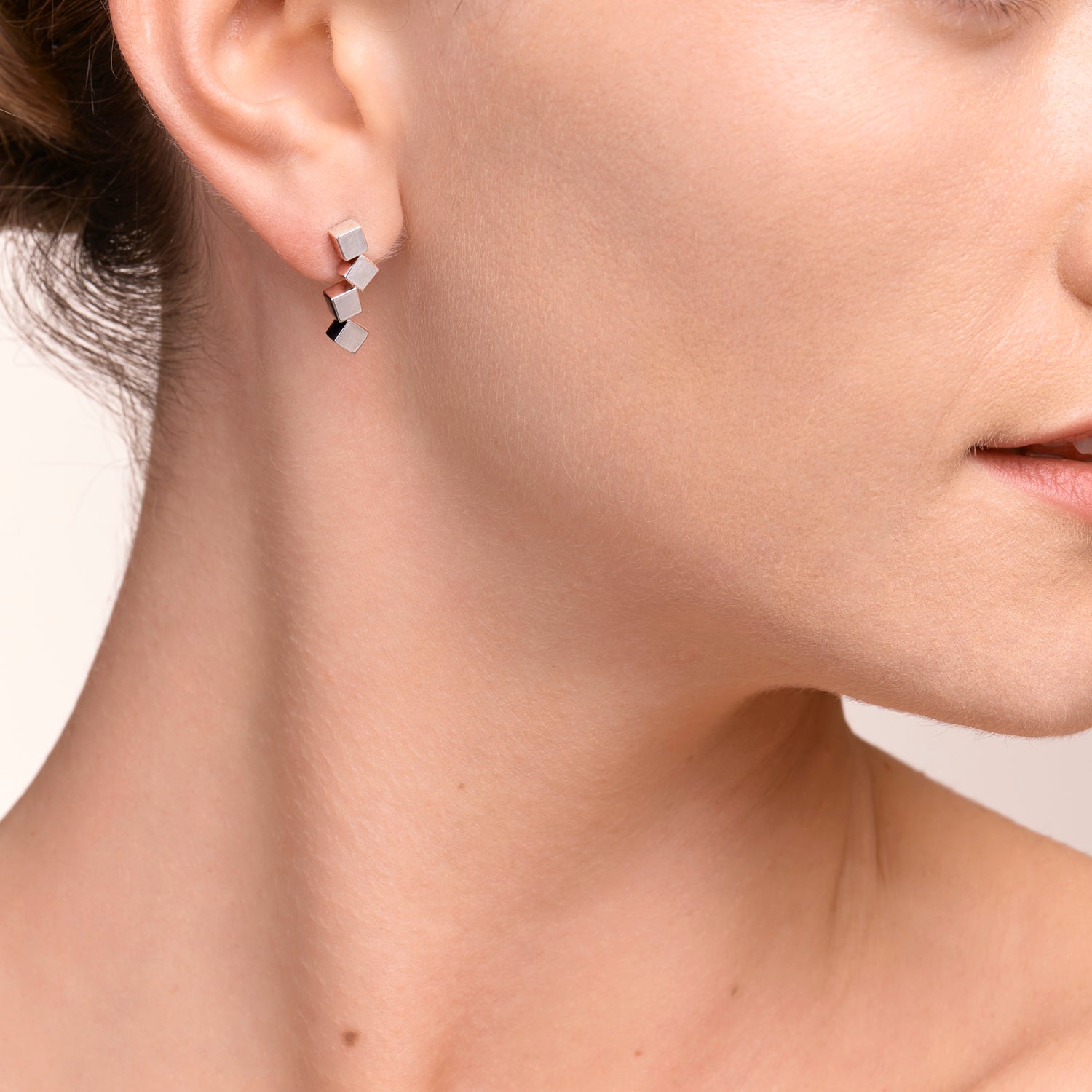 Earrings Dancing GeoCUBE® stainless steel silver