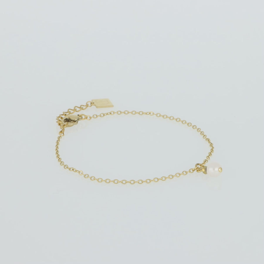 Solitaire freshwater pearl bracelet gold