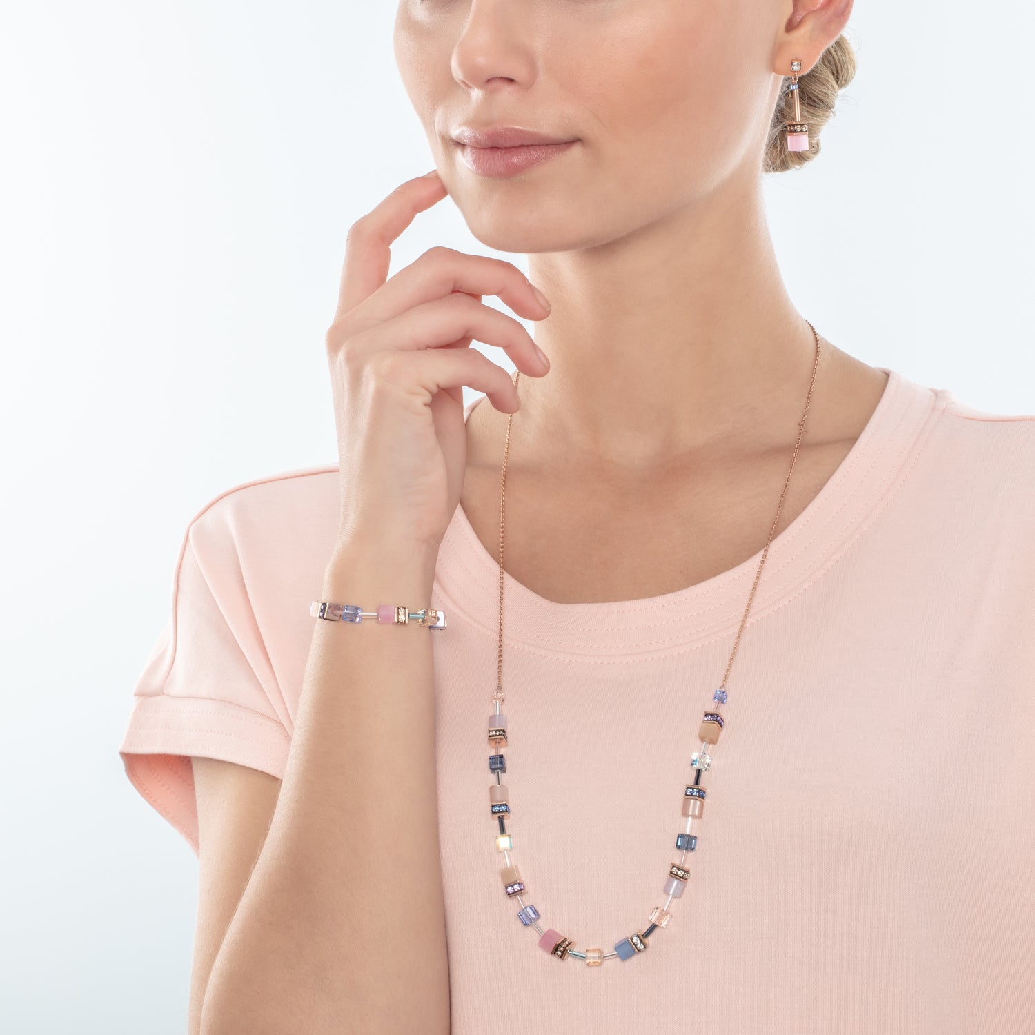 GeoCUBE® Iconic Chain necklace pale blue pink