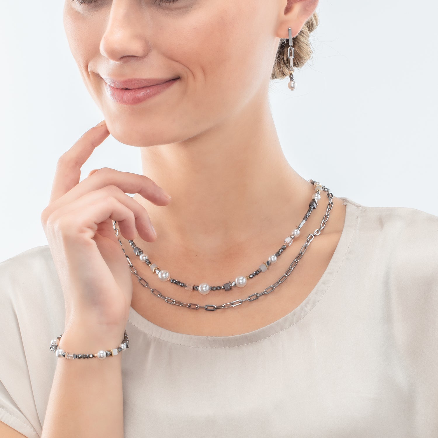 Classic Layer necklace silver grey