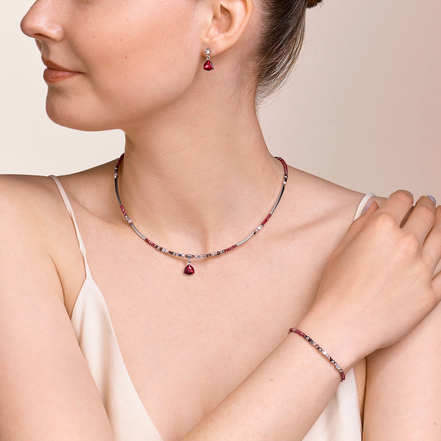 Bracelet Pendant Curvy Triangle red